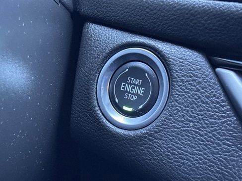 Used 2025 Cadillac XT4 Premium Luxury image 29