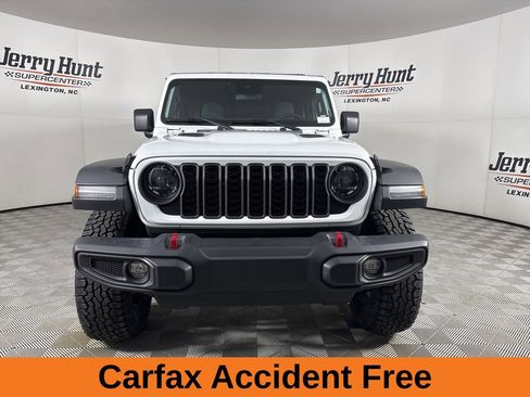 Used 2024 Jeep Wrangler Rubicon image 3