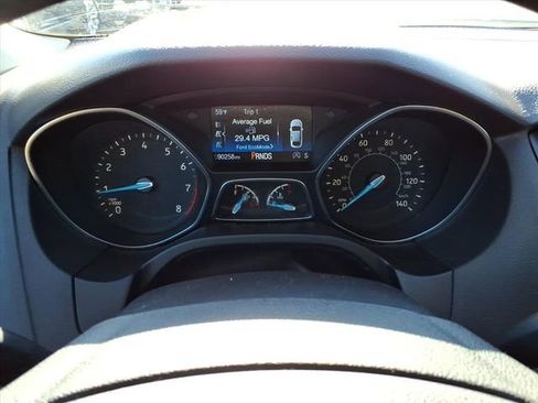 Certified 2018 Ford Focus SE w/ SE Appearance Package image 17