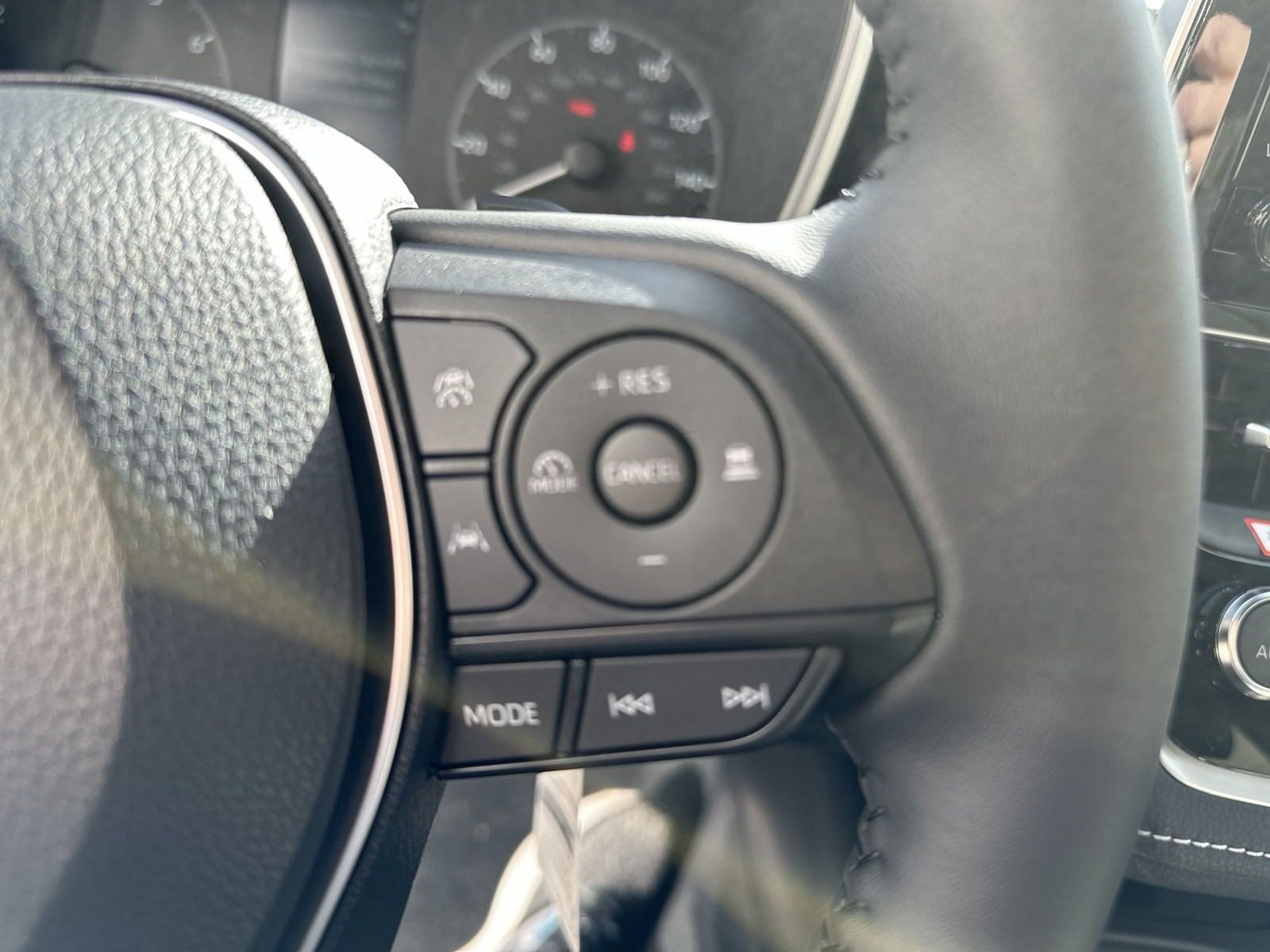 Used 2025 Toyota Corolla SE w/ SE Package FWD image 23