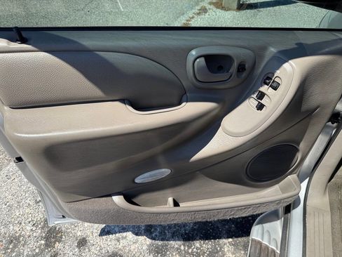 Used 2003 Chrysler Town & Country LXi image 11