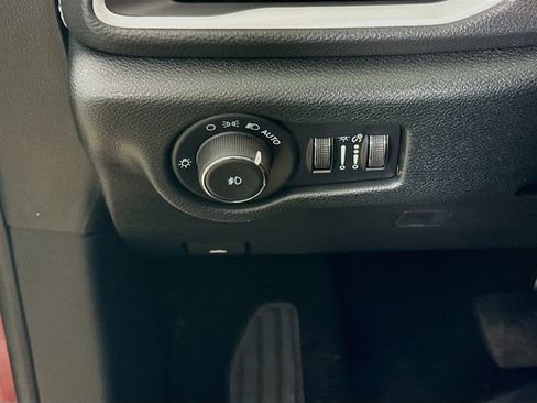 New 2026 Chrysler Pacifica Select image 10