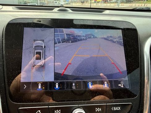 Used 2021 Chevrolet Equinox Premier AWD/4WD image 14