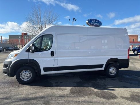 Used 2023 RAM ProMaster 2500 w/ Convenience Group image 11