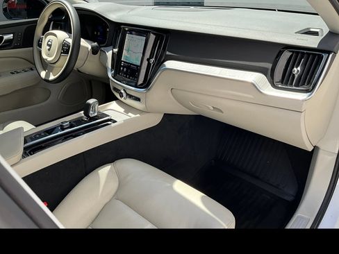 Certified 2024 Volvo S60 B5 Plus w/ Climate Package AWD/4WD image 9