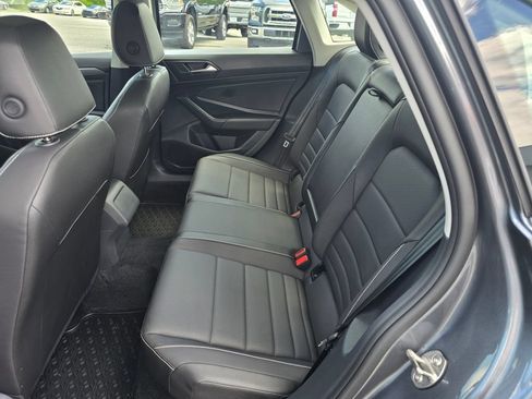 Used 2024 Volkswagen Jetta SE FWD image 11