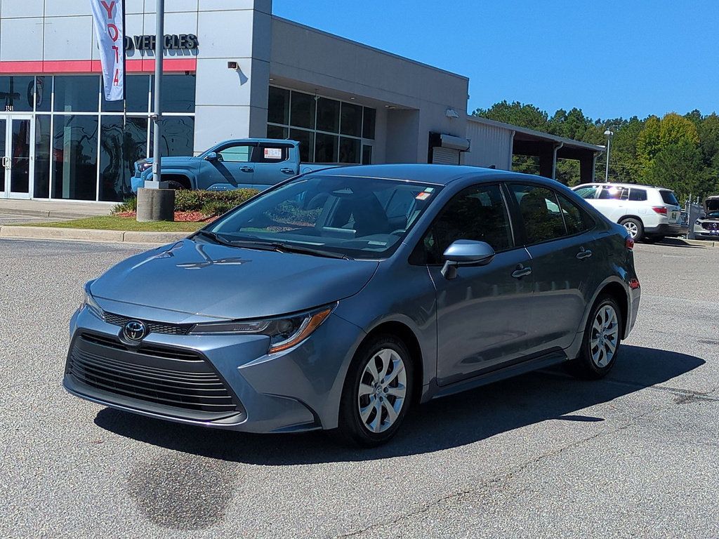 Certified 2025 Toyota Corolla LE FWD image 7