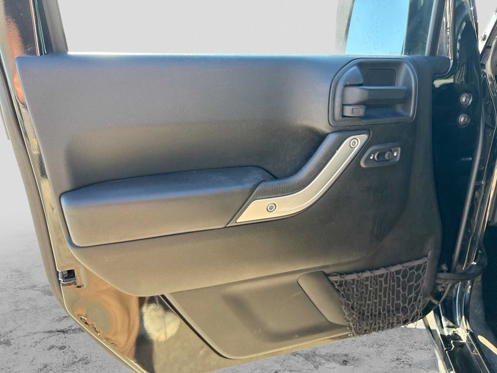Used 2018 Jeep Wrangler Unlimited Sahara w/ Connectivity Group AWD/4WD image 28