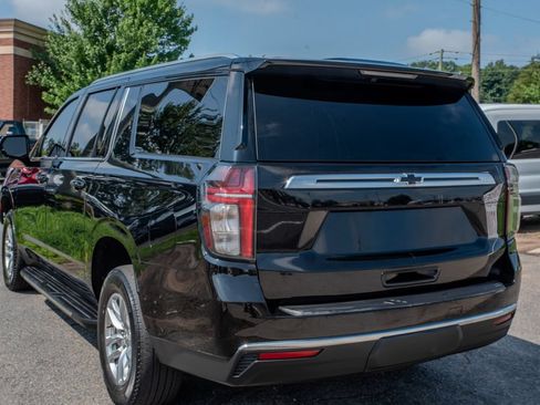 Used 2023 Chevrolet Suburban LT AWD/4WD image 12