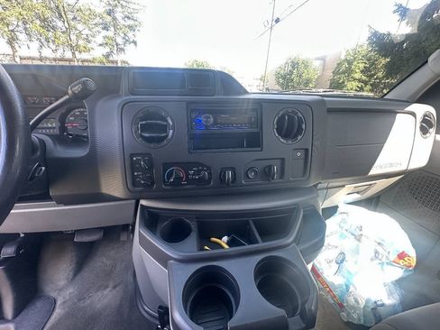 Used 2013 Ford E-350 and Econoline 350 XLT RWD image 13