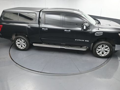 Used 2017 Nissan Titan SV image 34