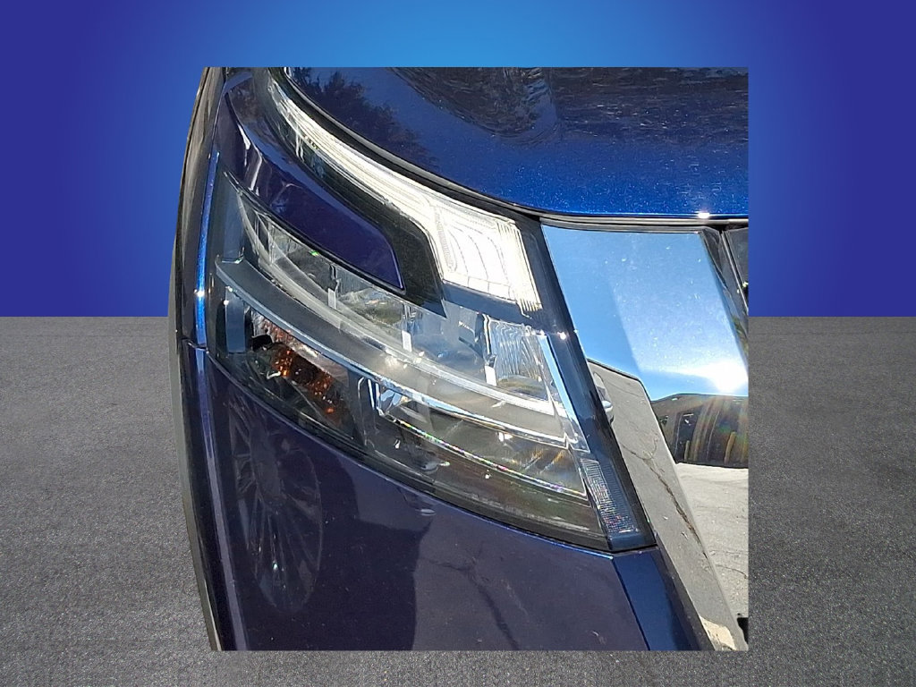 Used 2023 Nissan Pathfinder Platinum w/ Cargo Package AWD/4WD image 3