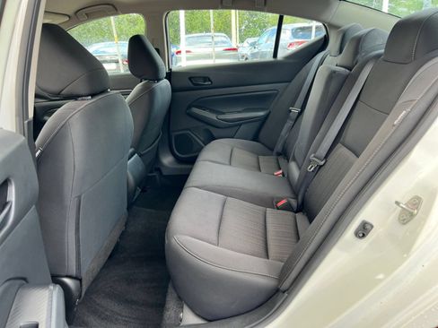 Used 2025 Nissan Altima 2.5 SV FWD image 39