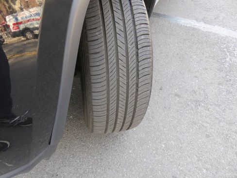 Used 2018 Jeep Grand Cherokee Limited image 31