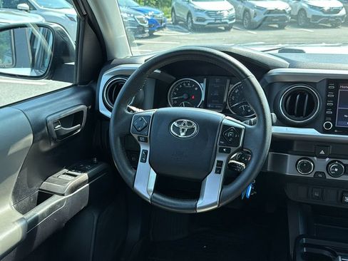 Used 2020 Toyota Tacoma SR5 AWD/4WD image 23