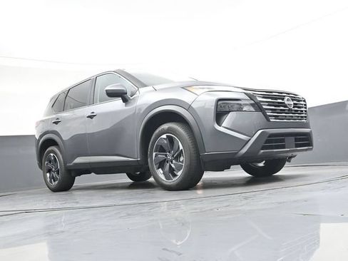 Used 2025 Nissan Rogue SV FWD image 30