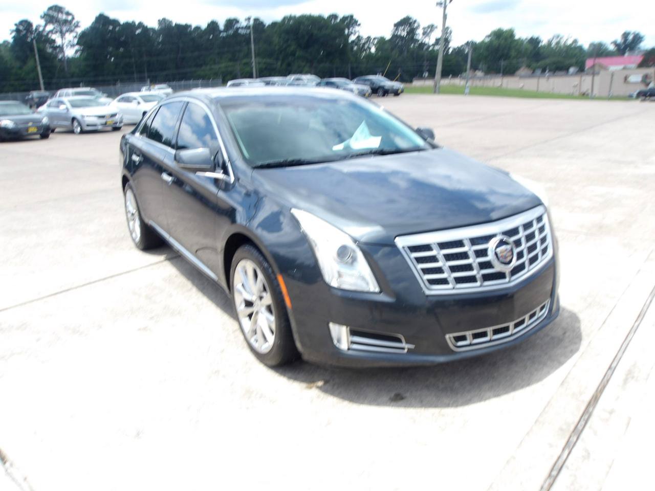 Used 2013 Cadillac XTS Luxury w/ Driver Awareness Package FWD image 4