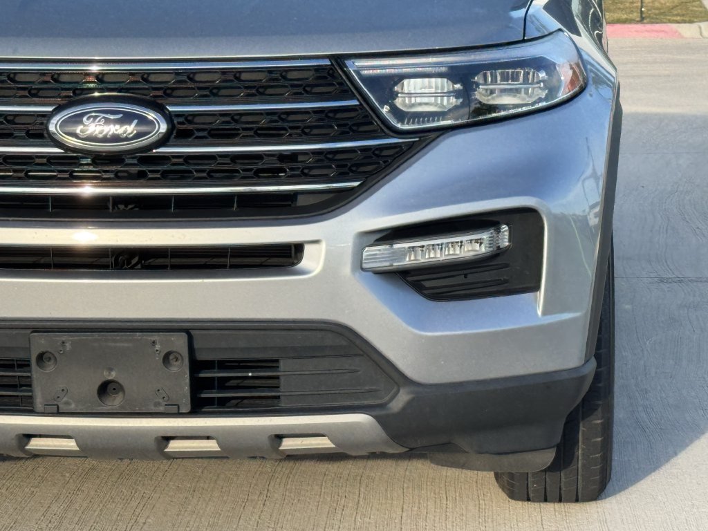 Used 2023 Ford Explorer XLT w/ Equipment Group 202A AWD/4WD image 9