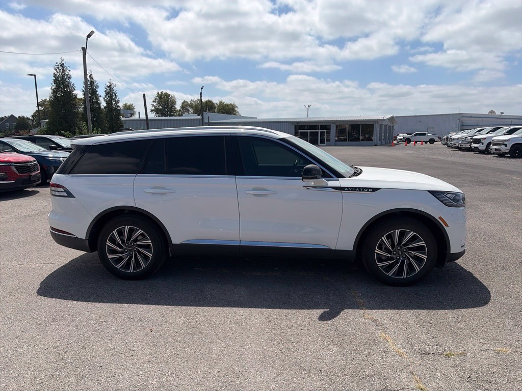 Used 2026 Lincoln Aviator AWD image 7