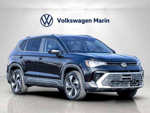 New 2026 Volkswagen Taos SE image 7
