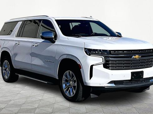 Used 2023 Chevrolet Suburban Premier image 2