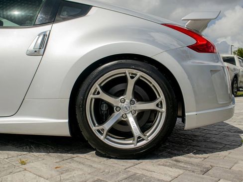 Used 2009 Nissan 370Z NISMO RWD image 12