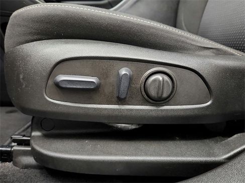 Used 2022 GMC Acadia SLE w/ Driver Convenience Package image 29