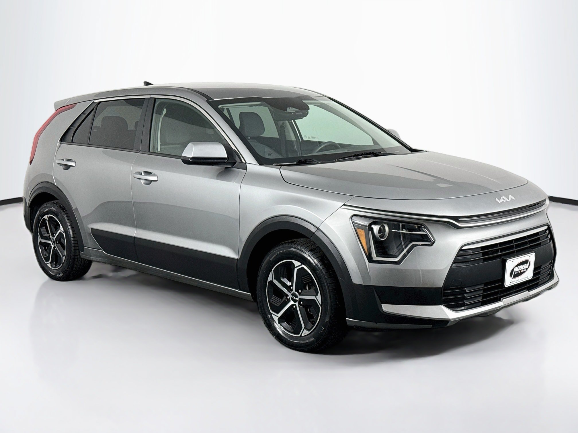 Used 2023 Kia Niro LX FWD image 2