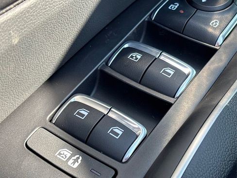 New 2026 Kia Sorento S w/ S Panoramic Sunroof Package image 25