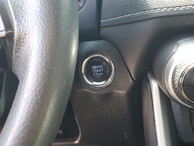 Used 2020 Toyota RAV4 XLE AWD/4WD image 34