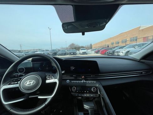 Used 2025 Hyundai Elantra SEL image 35