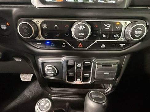 Used 2023 Jeep Wrangler Unlimited Sahara w/ Cold Weather Group AWD/4WD image 21