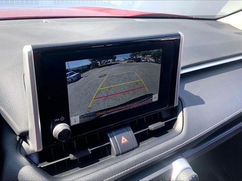 Used 2025 Toyota RAV4 XLE AWD/4WD image 26