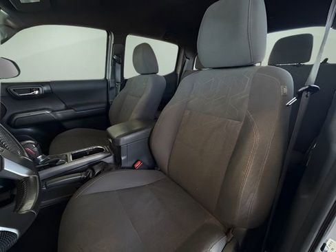 Used 2018 Toyota Tacoma TRD Off-Road image 32