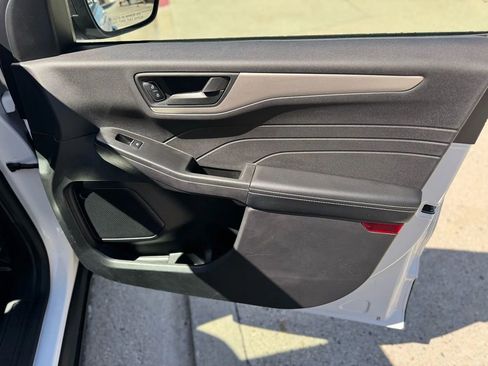 Used 2022 Ford Escape SE image 14