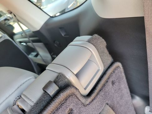 Certified 2021 Toyota Highlander XLE FWD image 37