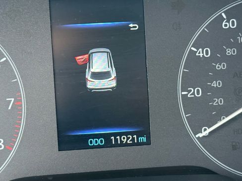 Used 2024 Toyota Corolla Cross LE image 10