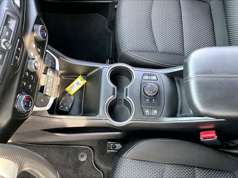 Used 2022 GMC Terrain SLE w/ Driver Convenience Package image 19