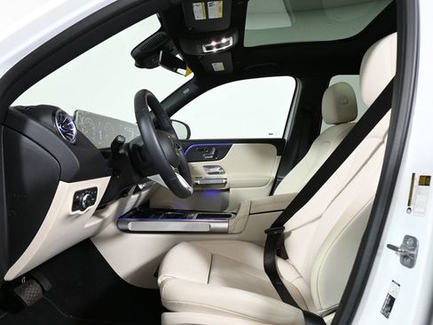 Certified 2026 Mercedes-Benz GLB 250 4MATIC image 3