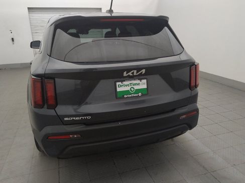 Used 2023 Kia Sorento LX FWD image 6