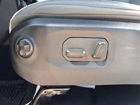 Used 2024 Jeep Gladiator Mojave w/ Technology Group AWD/4WD image 23
