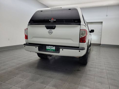 Used 2017 Nissan Titan SL image 7