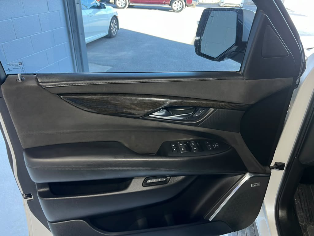 Used 2016 Cadillac Escalade ESV Platinum AWD/4WD image 27