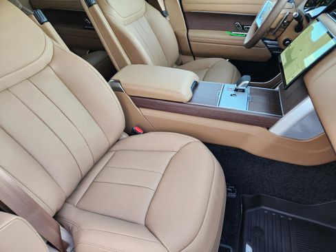 New 2026 Land Rover Range Rover Long Wheelbase Autobiography image 9