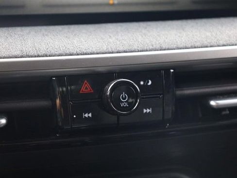 Certified 2025 Nissan Kicks SV AWD/4WD image 13