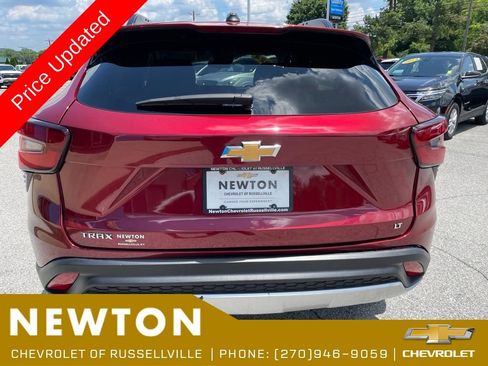 Used 2024 Chevrolet Trax LT FWD image 38