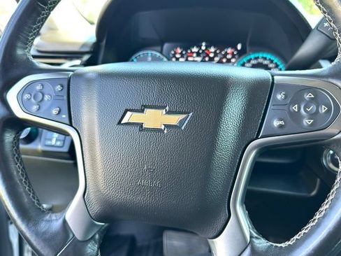Used 2020 Chevrolet Suburban Premier w/ Premier 6.2L Value Package AWD/4WD image 17