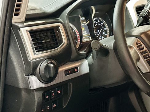 Used 2019 Nissan Titan PRO-4X AWD/4WD image 10