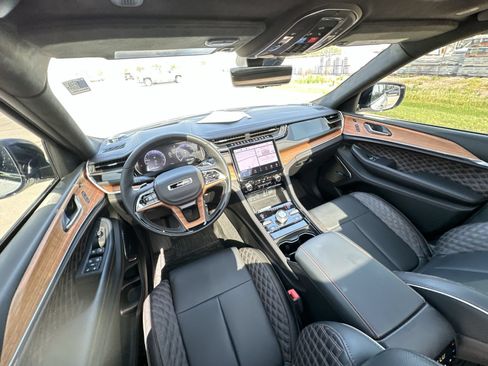 Used 2025 Jeep Grand Cherokee Summit AWD/4WD image 21
