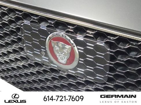 Used 2019 Jaguar F-PACE Prestige image 15